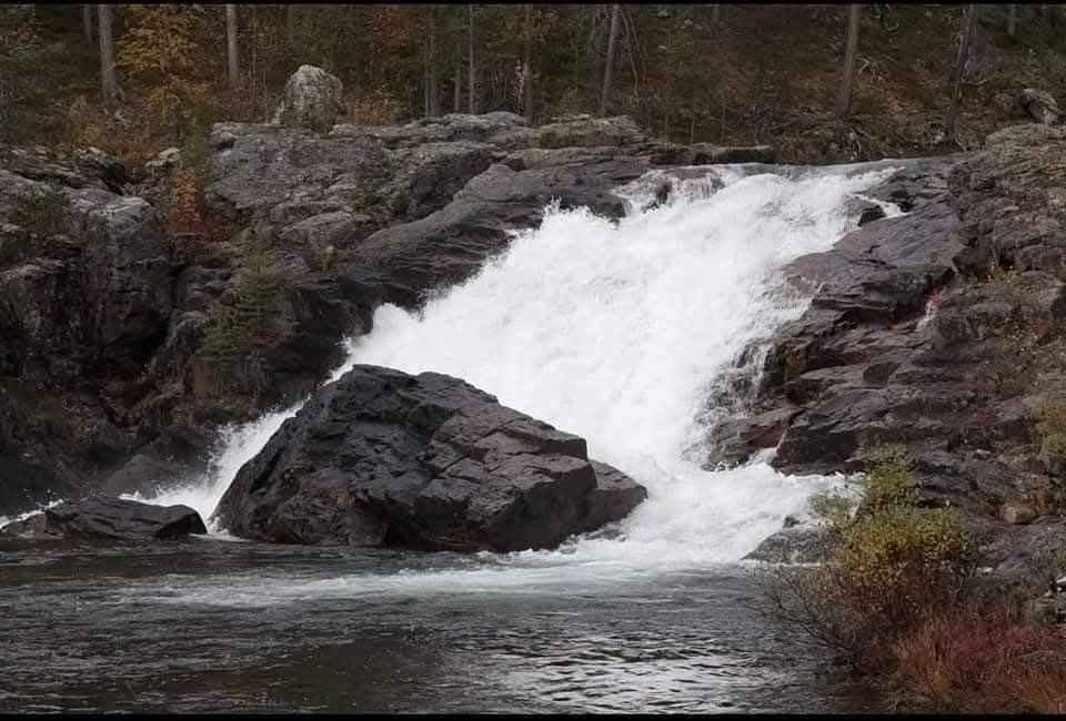 Kuva vesiputouksesta Lemmenjoella